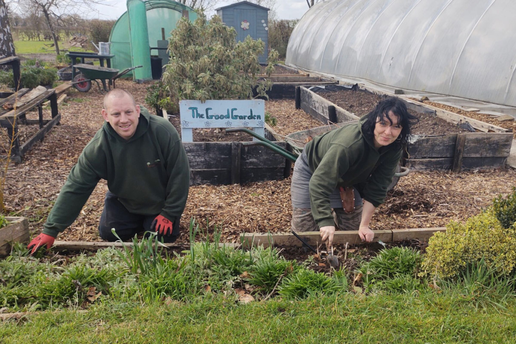 farm-volunteering farm-volunteering